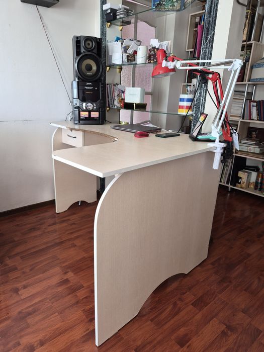 Продам недорого письменный стол