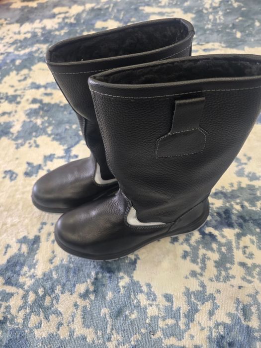 Продам спец обувь