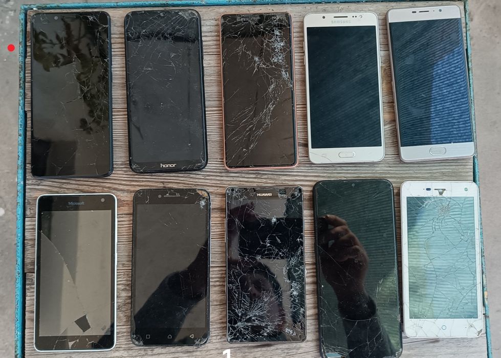 Ретро телефони  с копчета и тъч скрийн