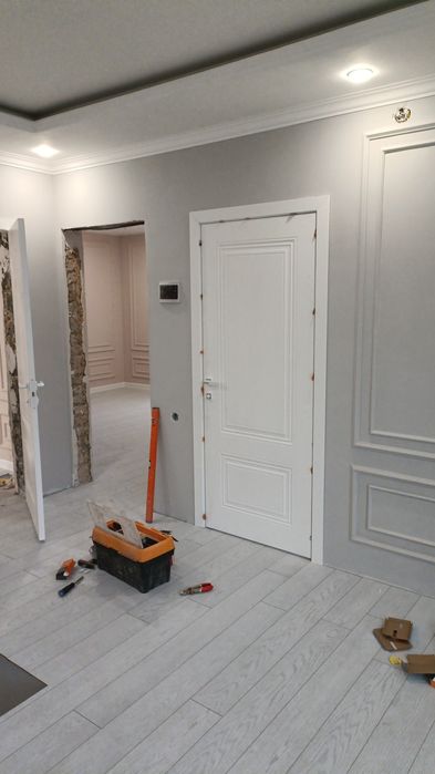 Установка межкомнатных дверей и входных дверей. МДФ плинтус.: 12 000 тг ...