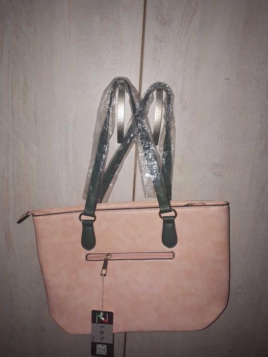 Нова дамска чанта от екокожа в цвят пудра