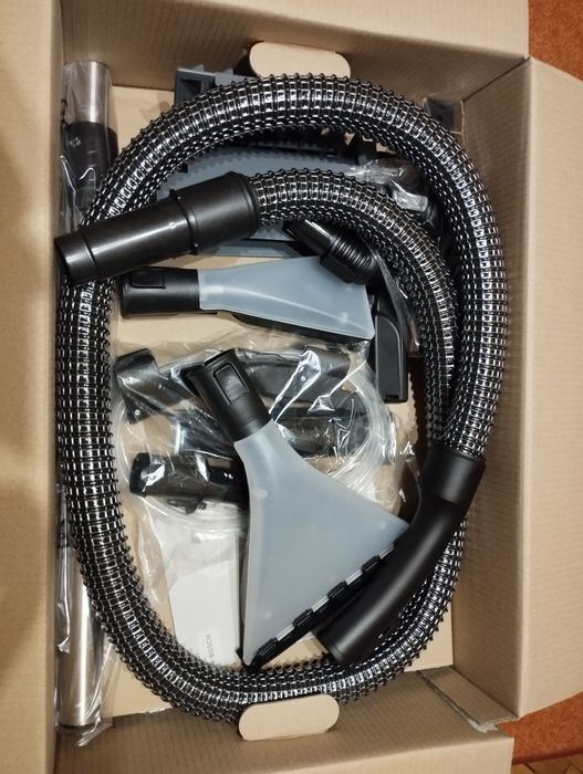 Перяща прахосмукачка Bosch BWD421PRO,