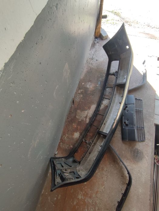 Передний бампер оригинал на БМВ Е34