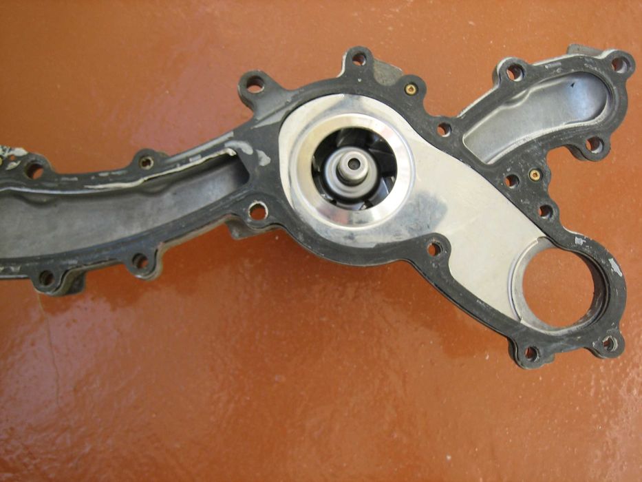 Помпа на Lexus оригинал