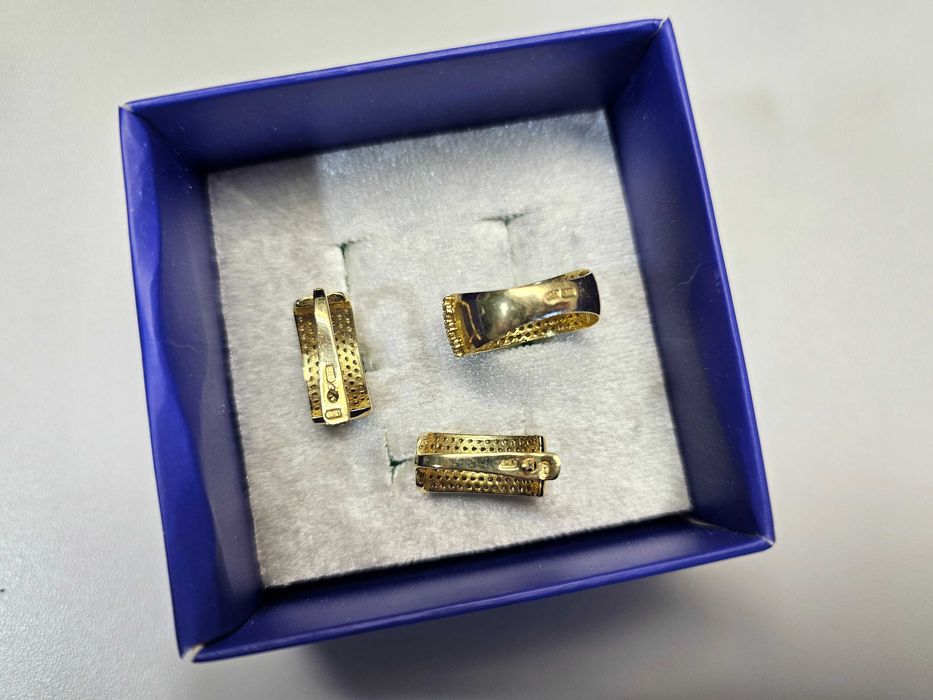 ПРОДАМ Комплект симпатичный: Cерёжки и кольцо Золото 585 Пробы 10.98Гр