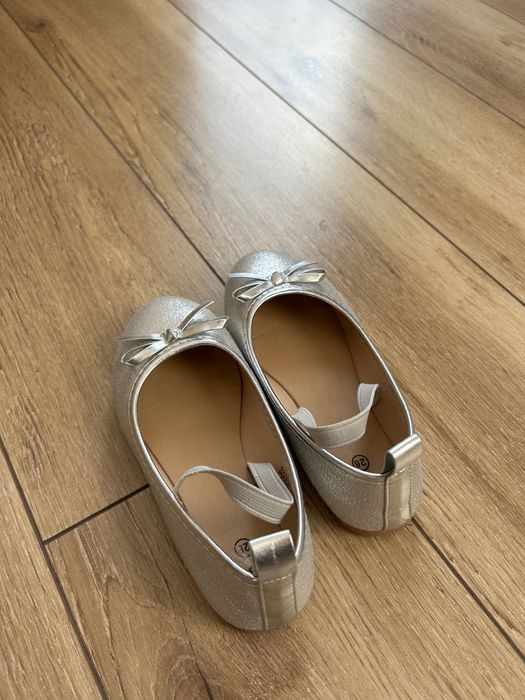 Papuci eleganți, pentru fetite, mărimea 28