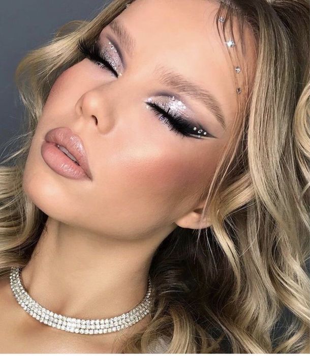 Макияж и прическа