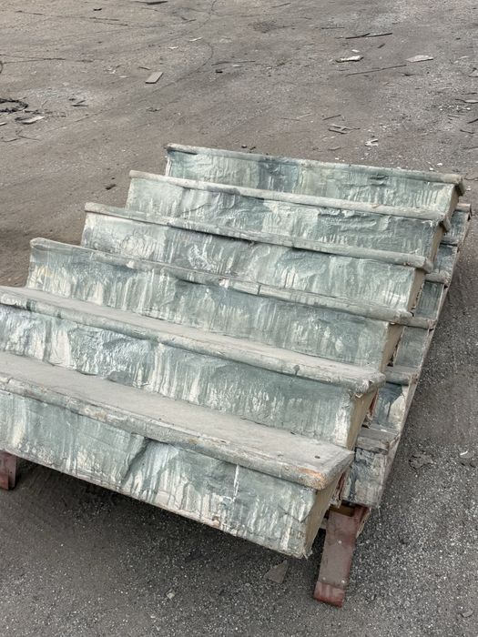 Метални стъпала два вида