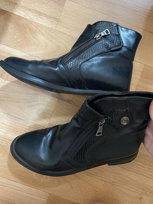 Продам женскую обувь б/у  -1500 , 3000