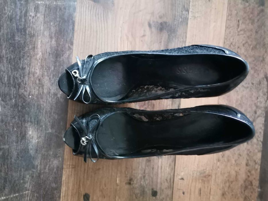 Дамски официални обувки GUESS