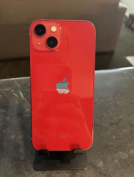 Продавам iPhone 13 128 gb red
