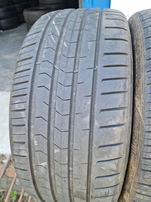 Anvelope 235/40R19 marca Vredestein, DOT 2020,7 mm