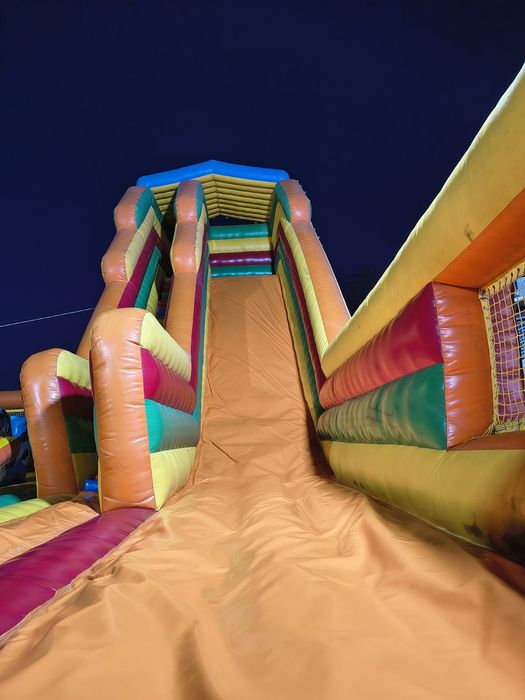 Надуваемо съоръжение- батут пързалка