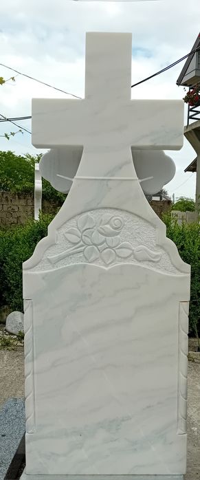Monumente (cruci ) marmură și granit