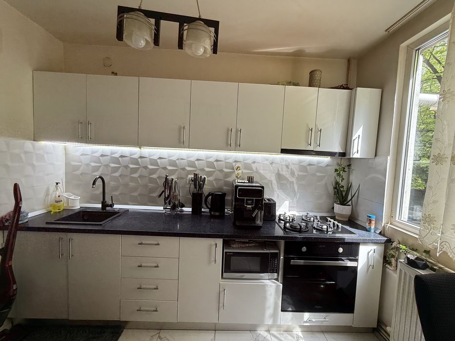 Apartament cu 3 camere+ balcon