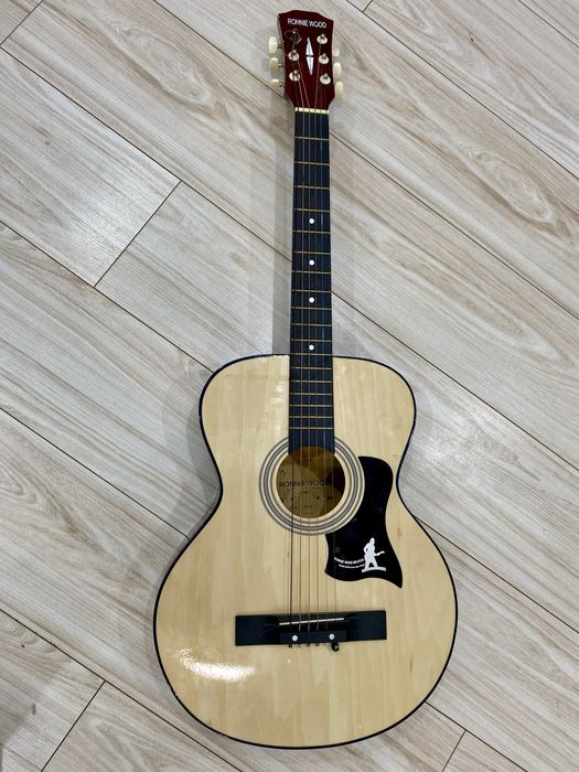 Продам гитару б/у   Продам гитару б/у