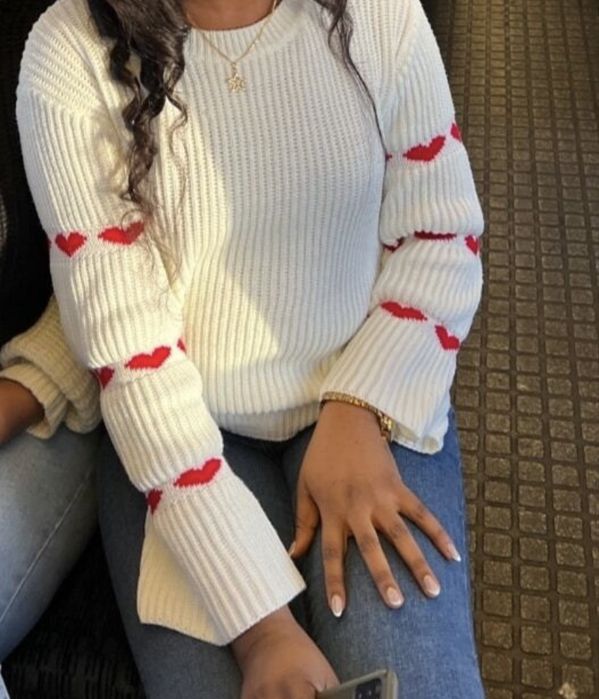 Пуловер с ефектни ръкави