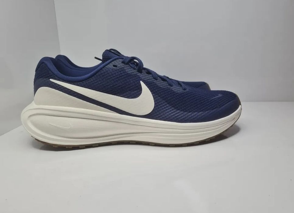 Маратонки Nike Revolution 8 

Чисто нови с кутия 

Размер 43 стелка 27