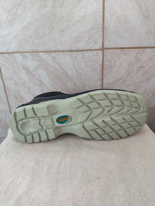 Bocanci de lucru Protection Line S3 SRC - Mărimea 42 (Noi)