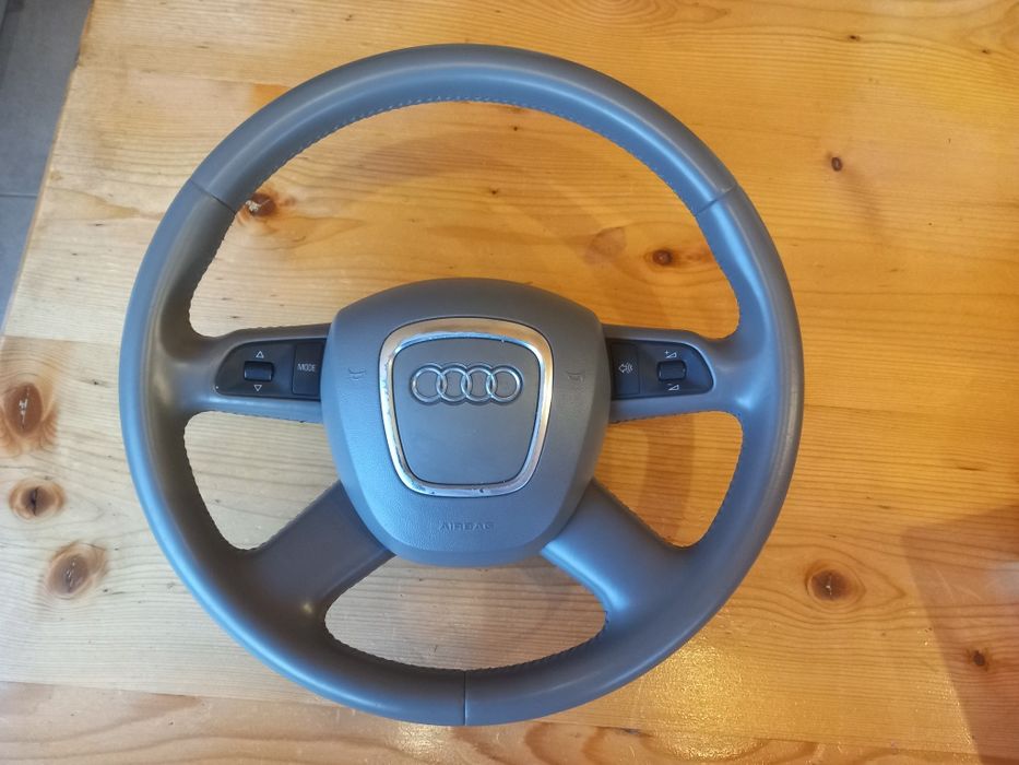 Волан за АУДИ А6 C6 4F в перфектно състояние!!!