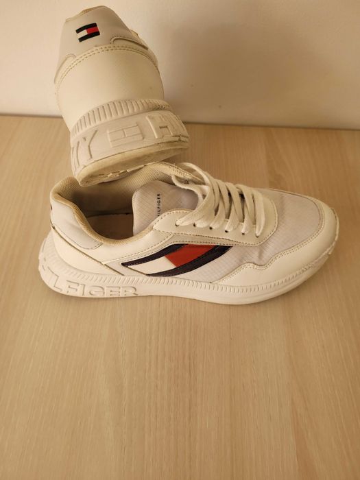 Adidasi Tommy Hilfiger