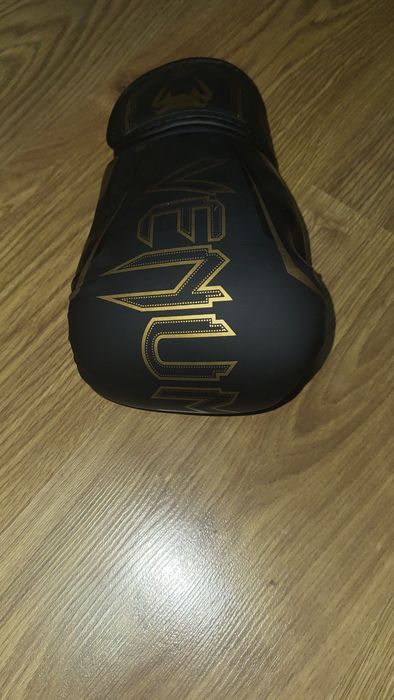 Боксерские перчатки