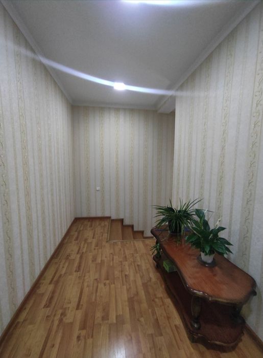 Юнособат частный дом 2 этажа 4 комнаты 220 квадракинотеатр Казахстан