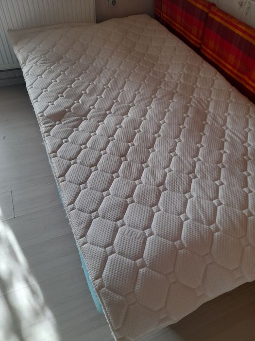 Toper cu spumă de memorie