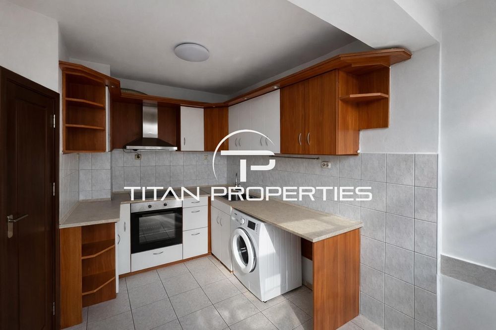 Многостаен апартамент за продажба в кв. Кючук Париж