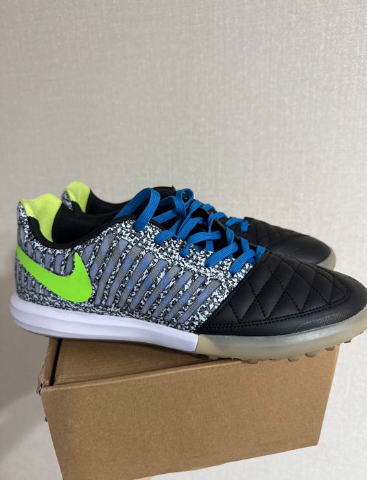 Футбольные сороконожки, Nike Lunar Gato.