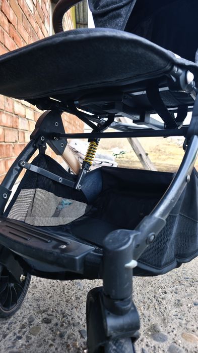 Срочна коляска сатам почти новый