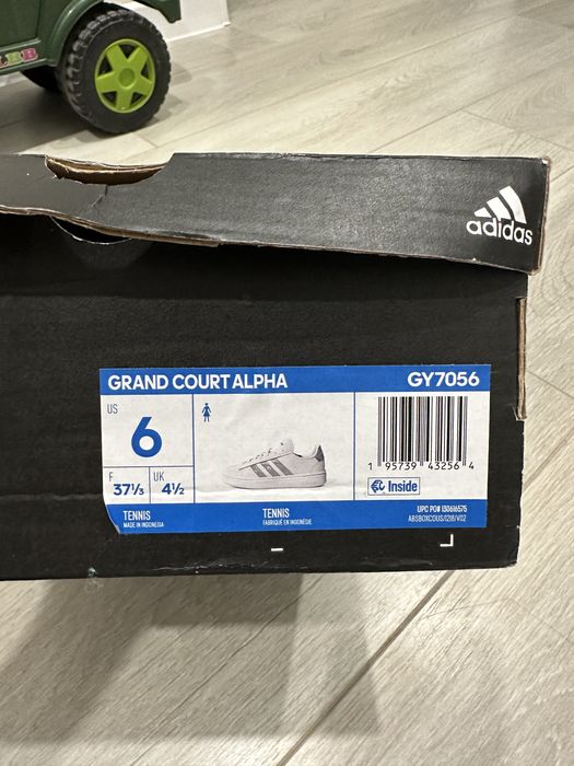 Продам кроссовки