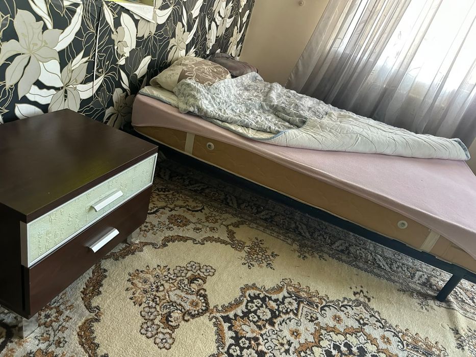 Продам спальный гарнитур