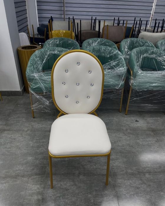 Toyxonalar uchun stullarimiz bor