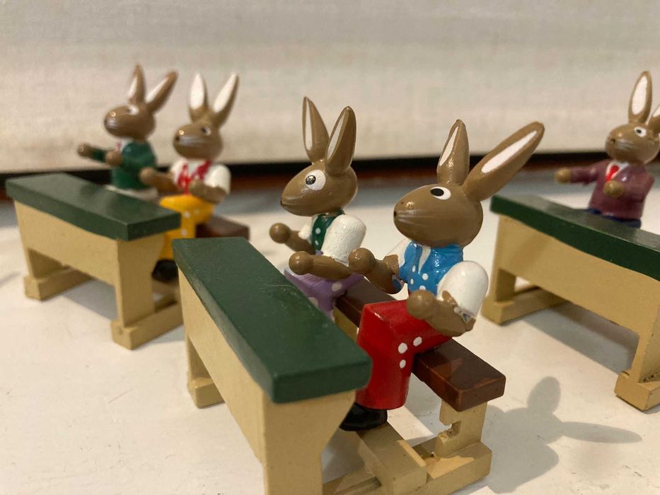 figurine din lemn sezon paste vechi Erzgebirge  Scoala de iepurasi