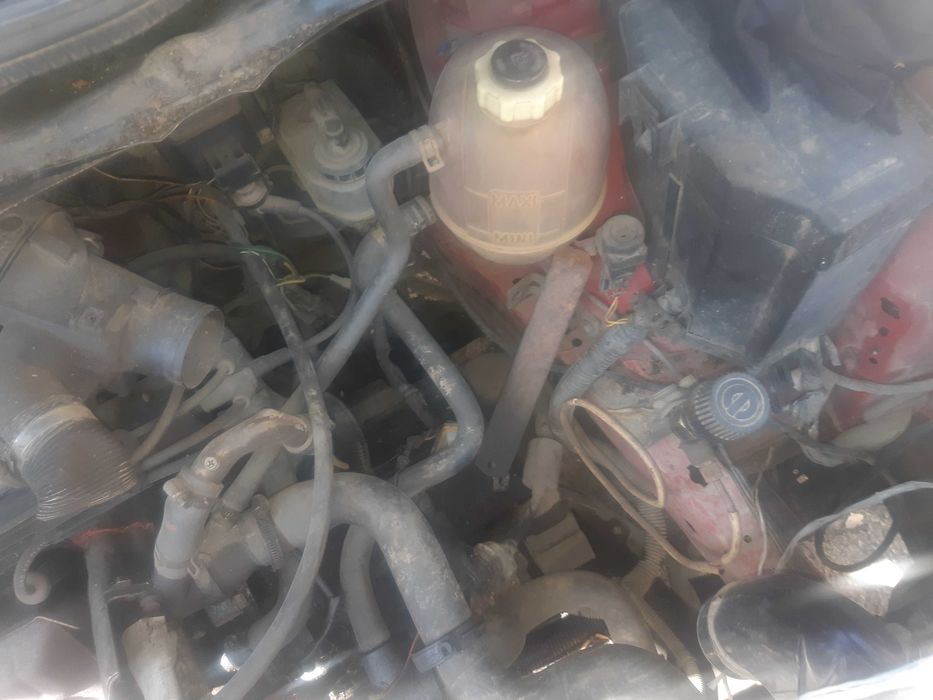 Рено Сценик-бензин на части