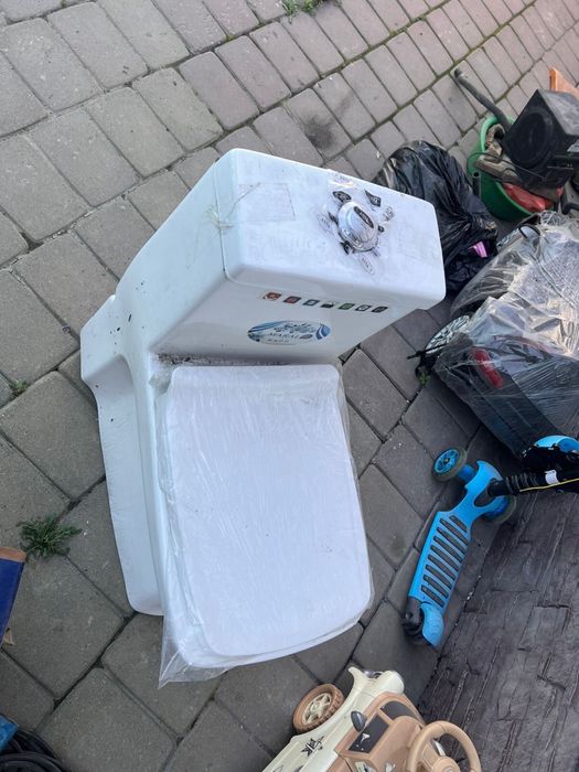 Продам двери окно кафель унитазы