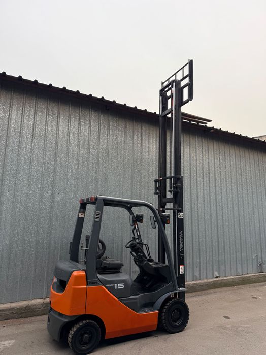 Вилочный Погрузчик Toyota 8FG15