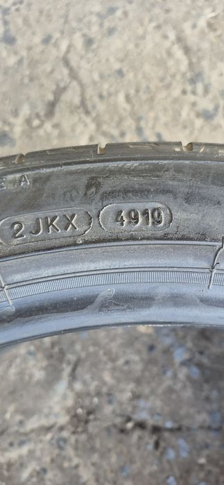 2 anvelope vara Michelin 305/30/19.Pretul este pe bucata.
