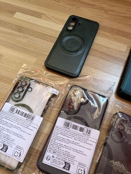 Продавам 5 кейса за samsung A57