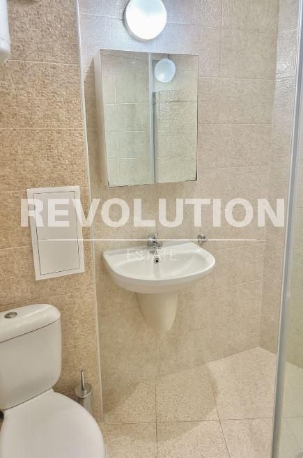 Дава се под наем Тристаен апартамент в Варна, Гръцка махала - 80 кв.м за 800 € - Снимка #4