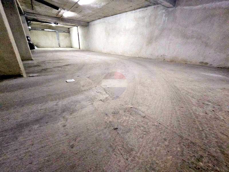 Дава се под наем Гараж / Паркомясто в Варна, Зимно кино Тракия - 13 кв.м за 150 € - Снимка #6