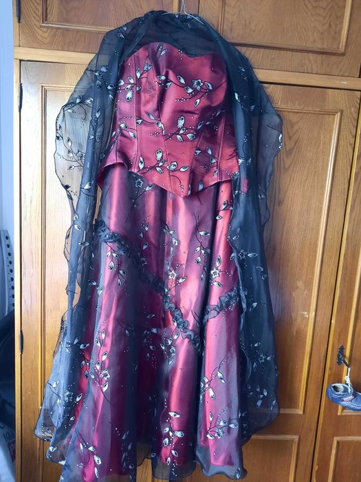 rochii de ocazie,  grena ,negre, crem,, compl de ocazie bej metalizat,