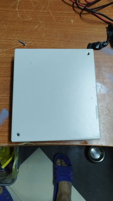 Кутия метална за кабели или комуникации 16/18/3см бяла