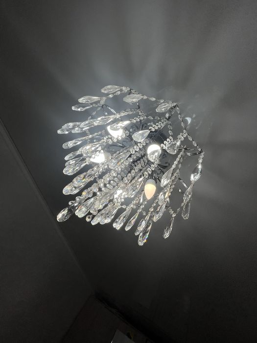 Продам красивую люстру