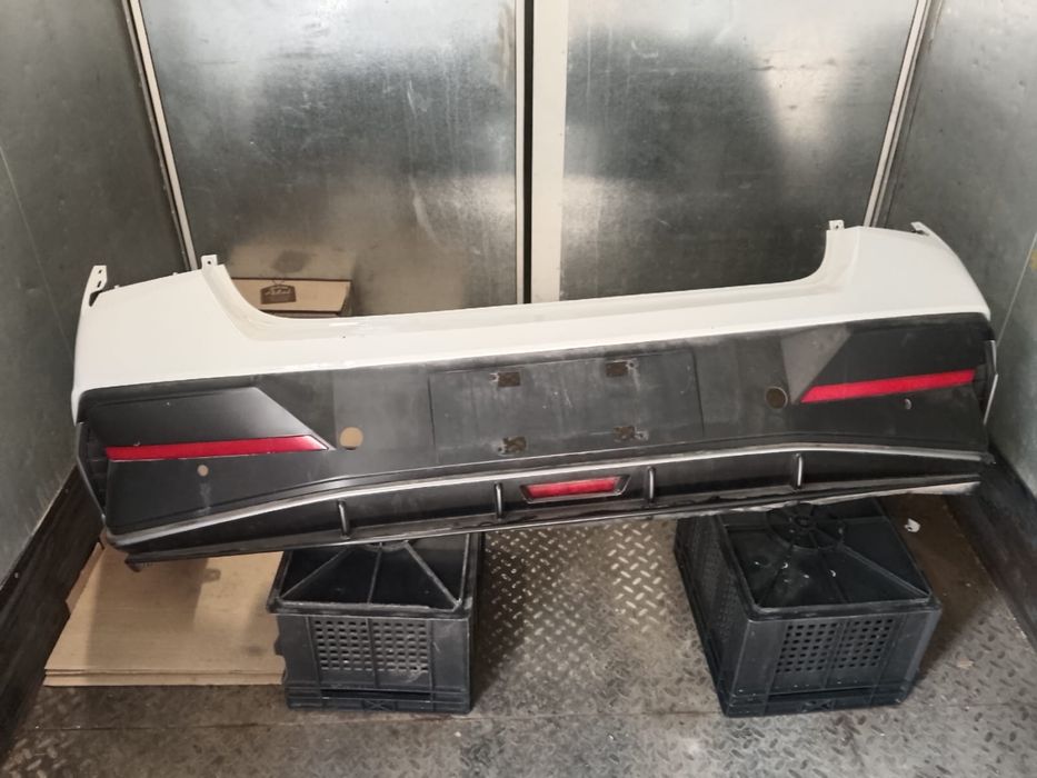 Задний бампер б/у оригинал