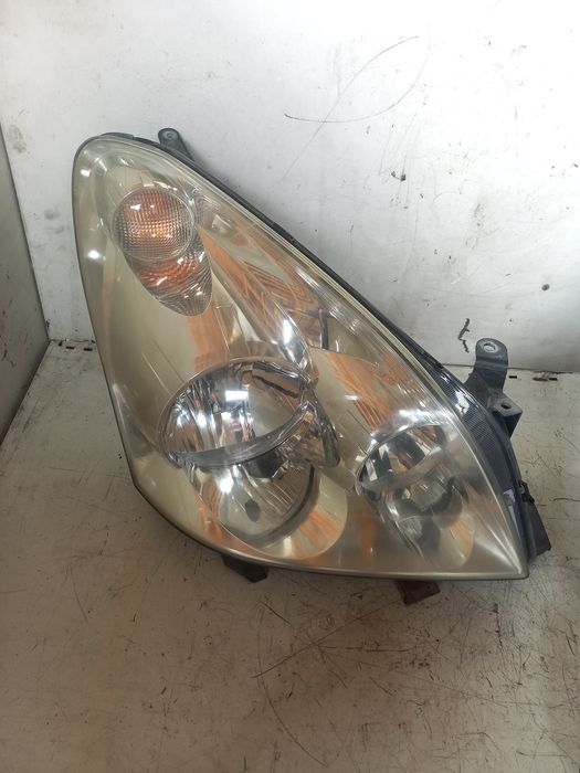 Фарове Toyota Corolla Verso
