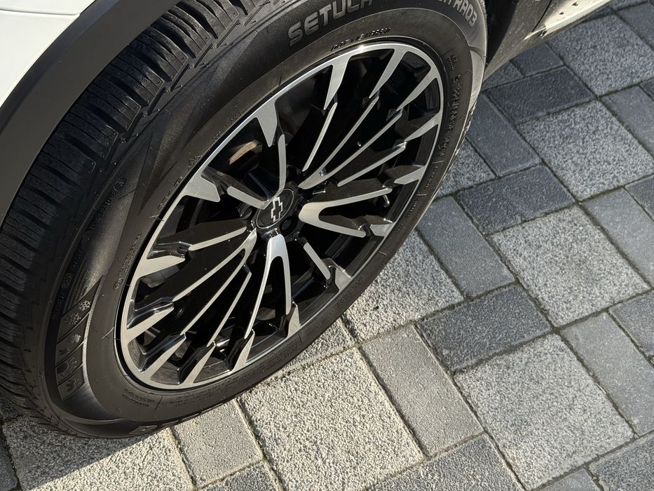 Tracker 2019 Premier