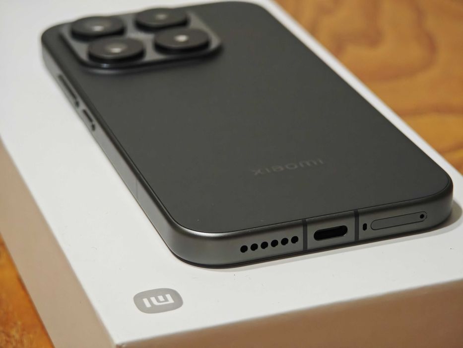 Нов Xiaomi 17 12/256 черен; 6.3" ; Leica 3x50mpx; 7000mAh