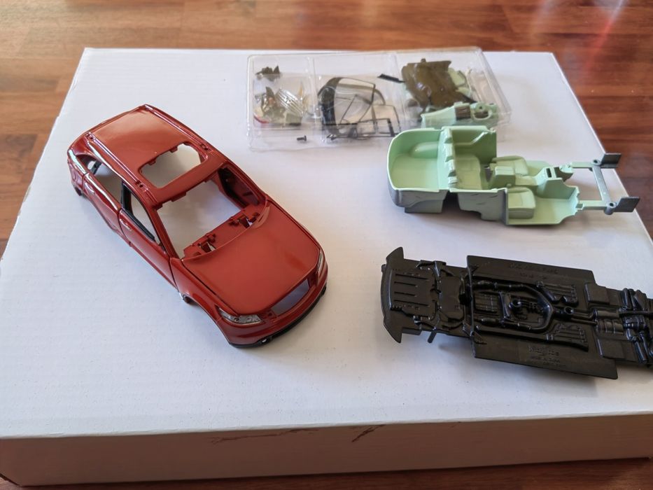 Kit Asamblare Machetă Auto 1/24 Maisto Infiniti FX45
